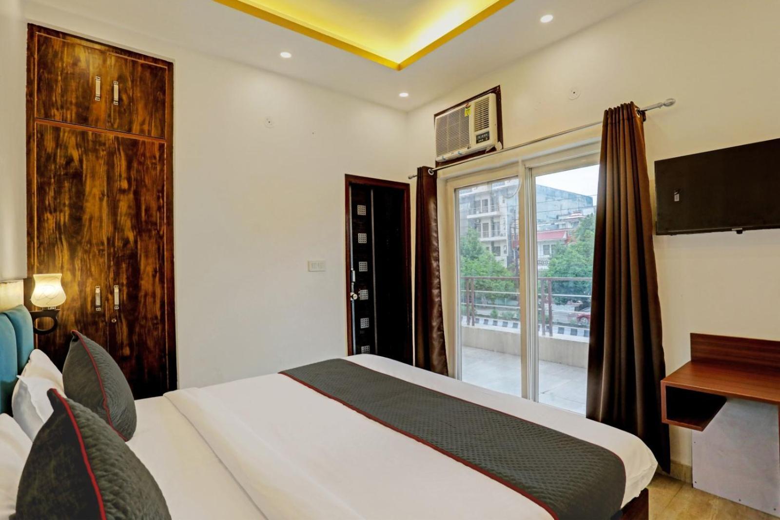 Hotel Aerotech Near Delhi Airport Нью-Дели Экстерьер фото