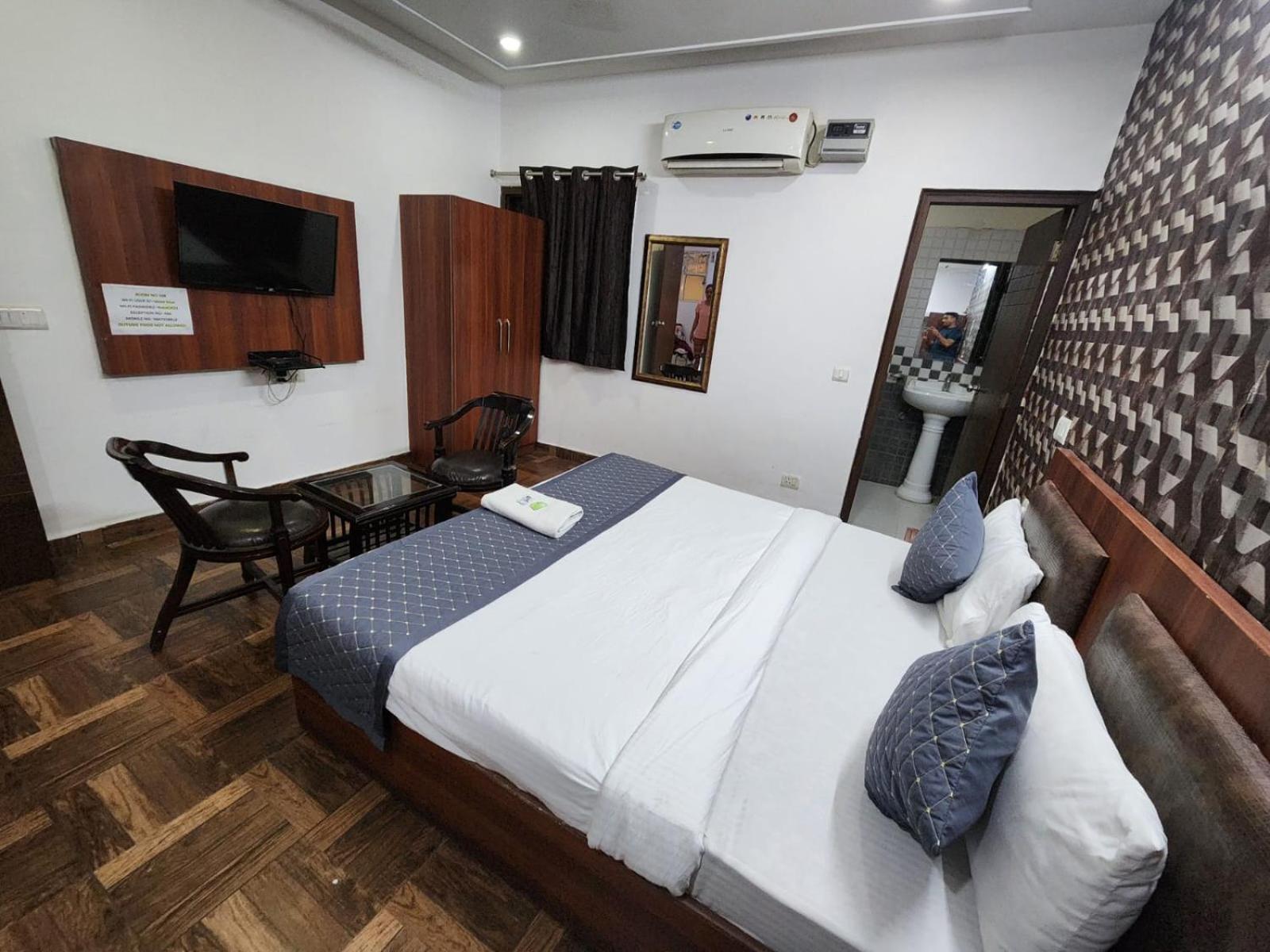 Hotel Aerotech Near Delhi Airport Нью-Дели Экстерьер фото