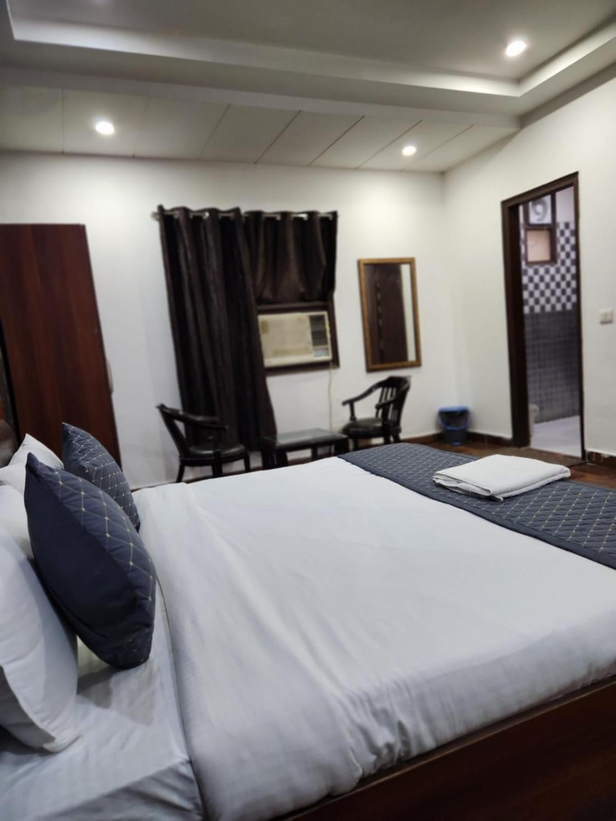 Hotel Aerotech Near Delhi Airport Нью-Дели Экстерьер фото