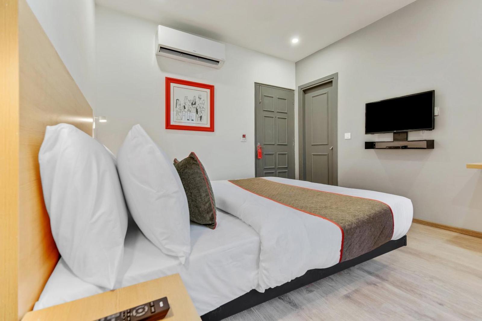 Hotel Aerotech Near Delhi Airport Нью-Дели Экстерьер фото
