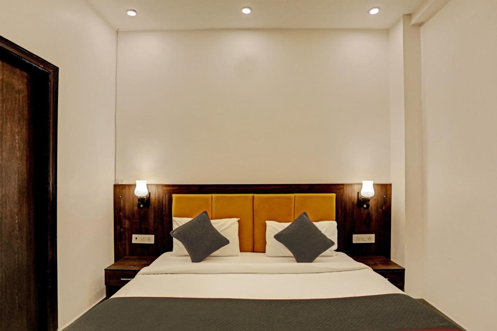 Hotel Aerotech Near Delhi Airport Нью-Дели Экстерьер фото
