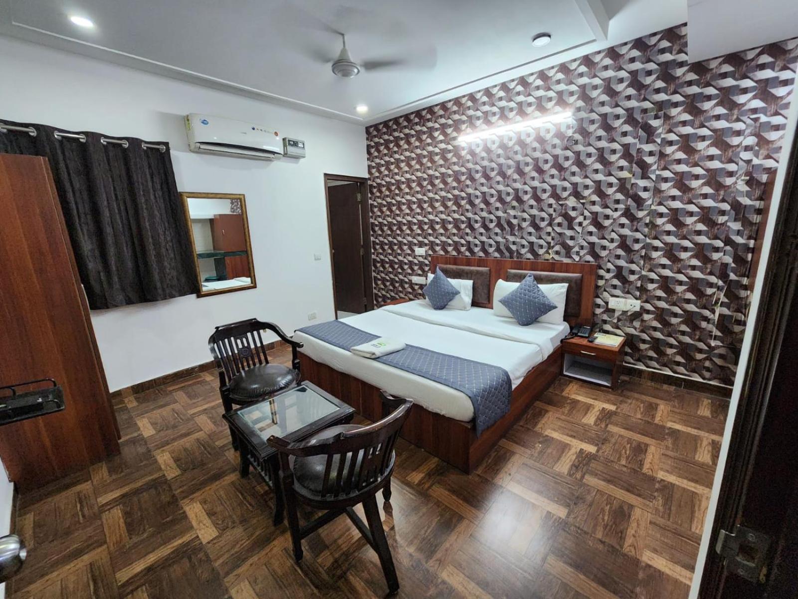 Hotel Aerotech Near Delhi Airport Нью-Дели Экстерьер фото
