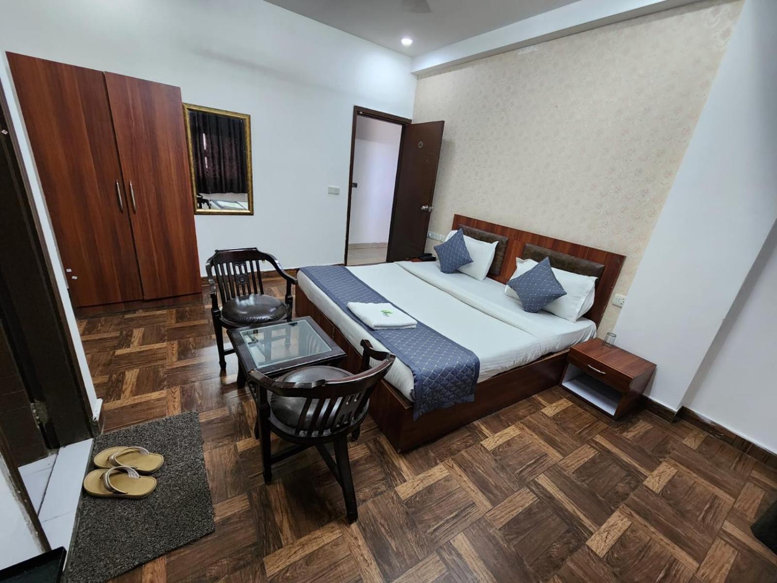 Hotel Aerotech Near Delhi Airport Нью-Дели Экстерьер фото